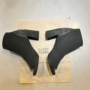 Eileen Fisher SZ 8 olive green booties with dust cover
